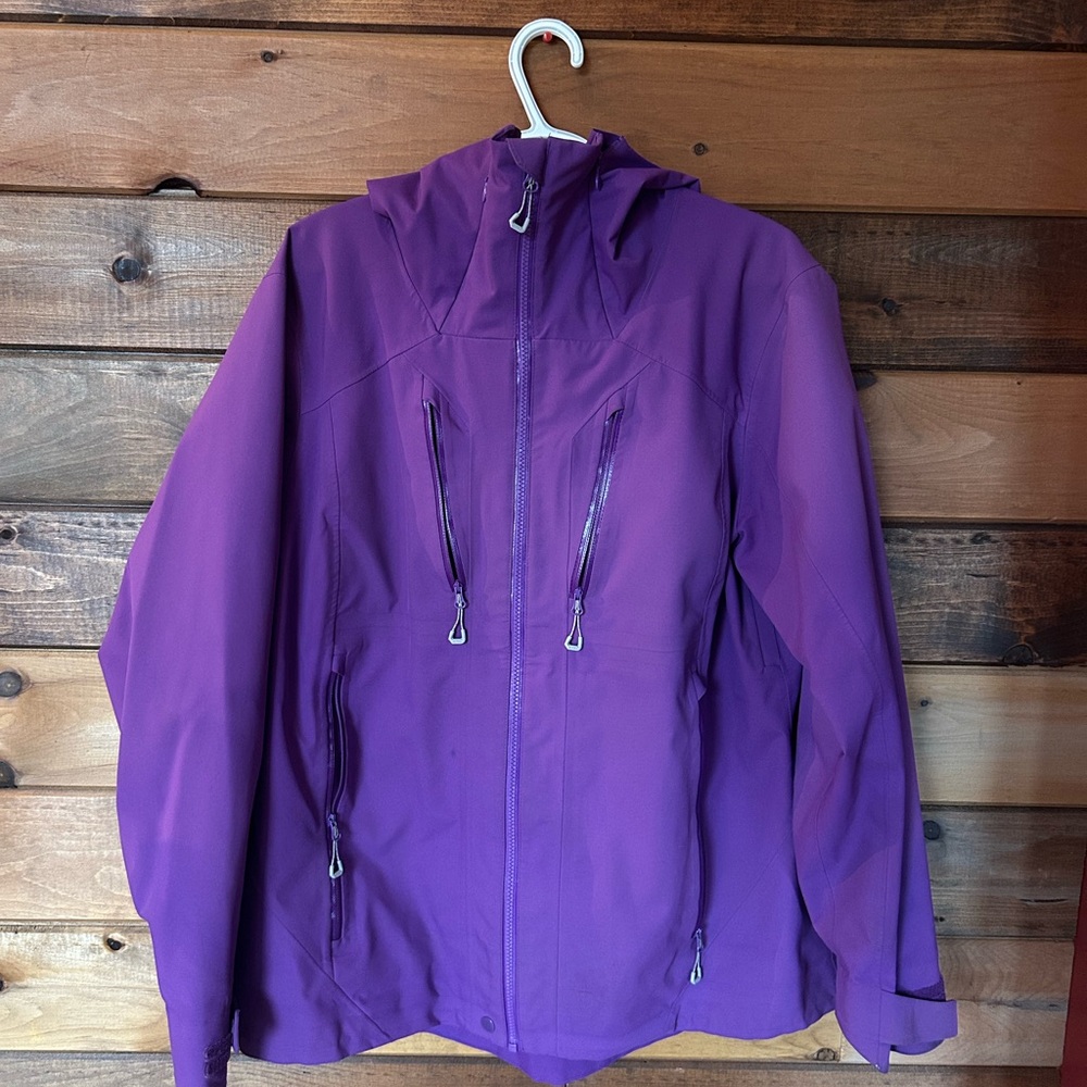 Women’s Mountain Warehouse Ultra Jacket - Size US 14